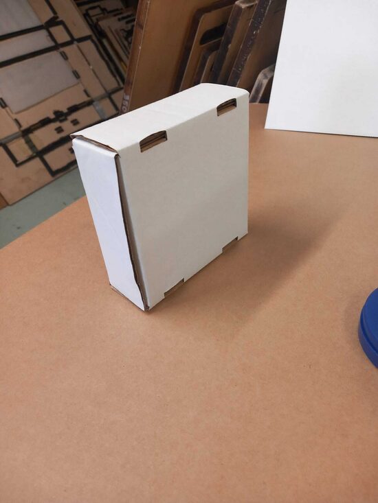 100 x 110 x 40 mm - 3mm kartons bal./br. / nestandarts / neatgriežams