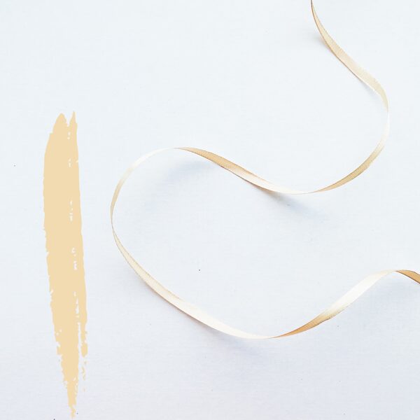 Gaiši oranža atlasa lenta (1m)